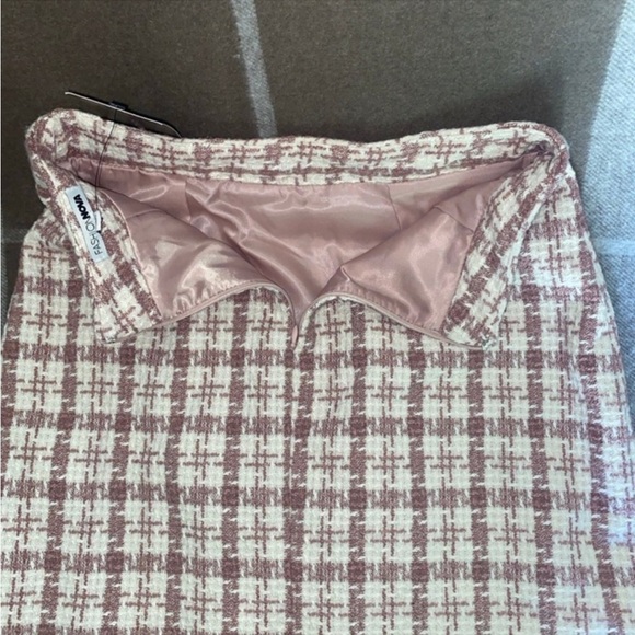 FASHION NOVA - Check the record MINI SKIRT size small. Color: blush/combo - Picture 6 of 6